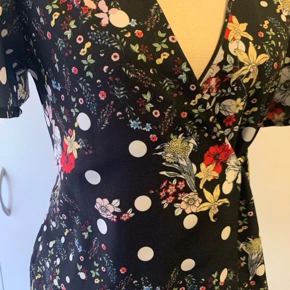 Zara- Wrap around Floral Tops - Picture 2 of 4